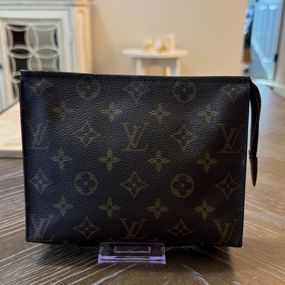 Louis Vuitton Other - Louis Vuitton Monogram Toiletry Pouch 19 made of classic monogram canvas